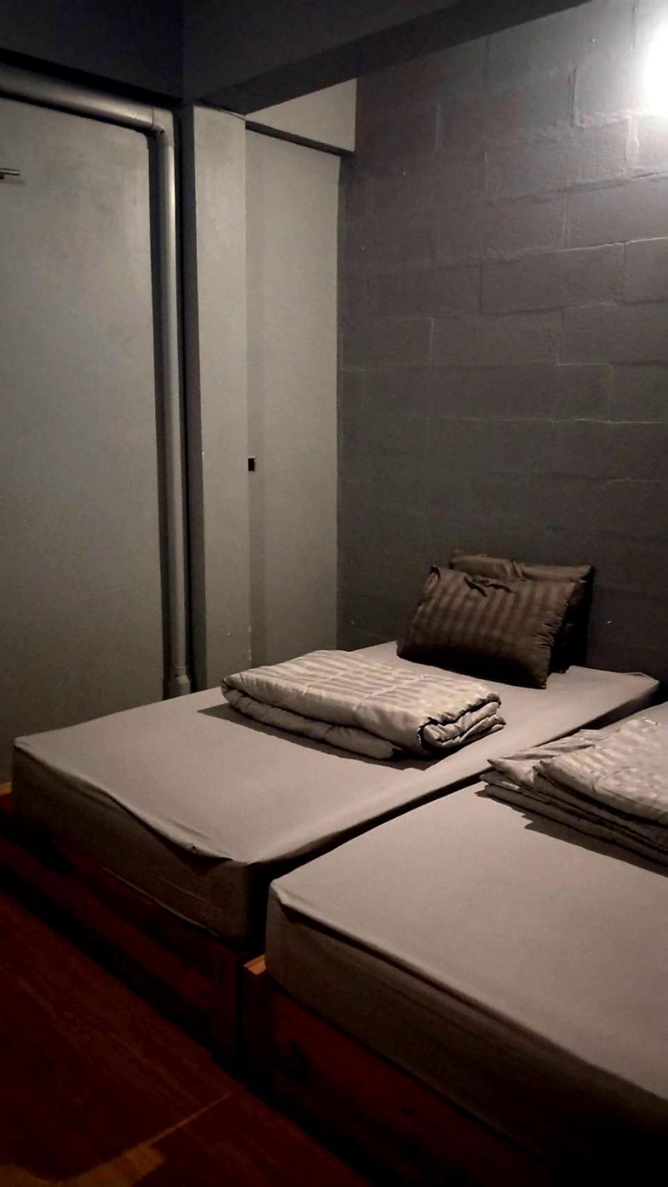 Youyen Hostel Bangkok Luaran gambar